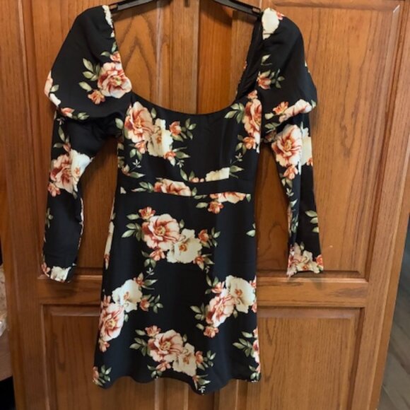 Likely Black w/floral print dress Size Jr OO - Picture 1 of 3